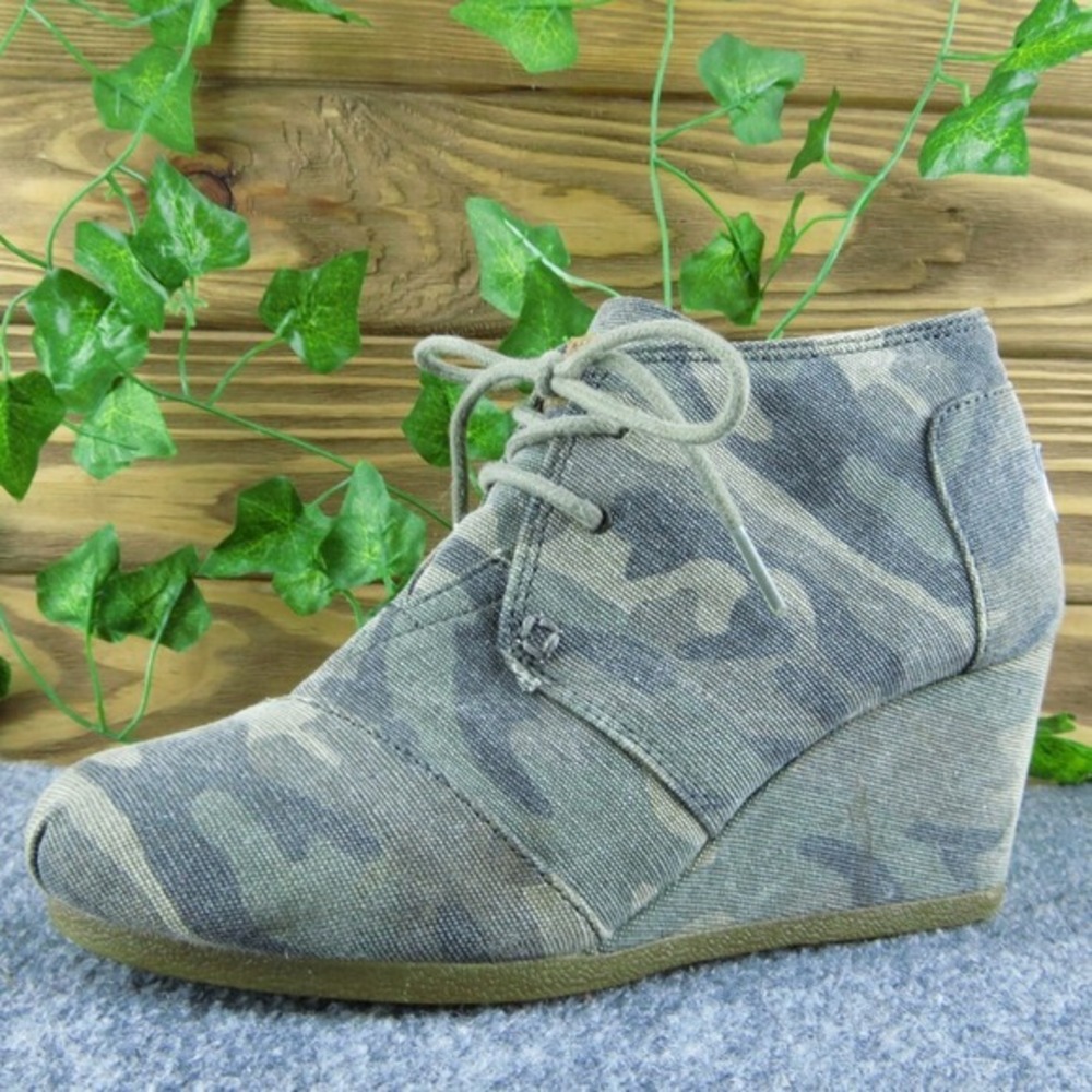 TOMS Camo Women Ankle Boots Green Fabric Lace Up Size 6 Medium